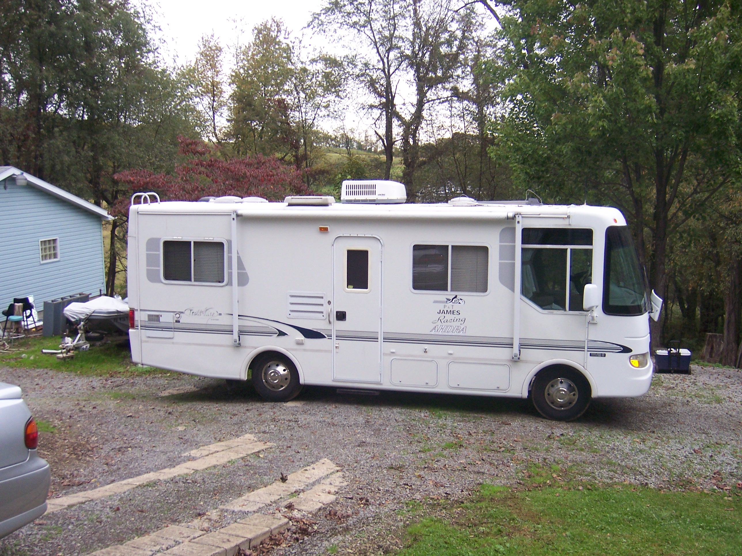 Attached picture matts motorhome and mine 006.JPG